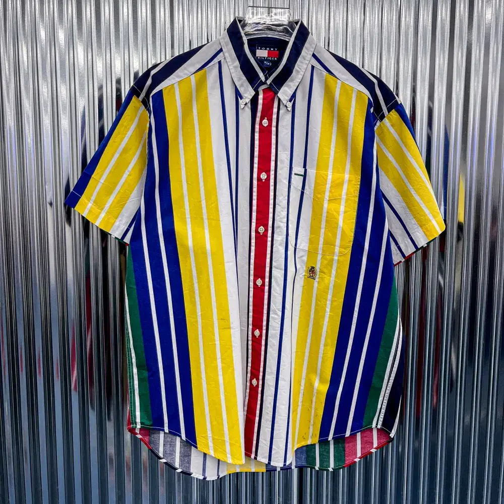 90s Tommy Hilfiger Laurel & Hardy Old School Vahn Short Sleeve Shirt (Domestic XL) AK577