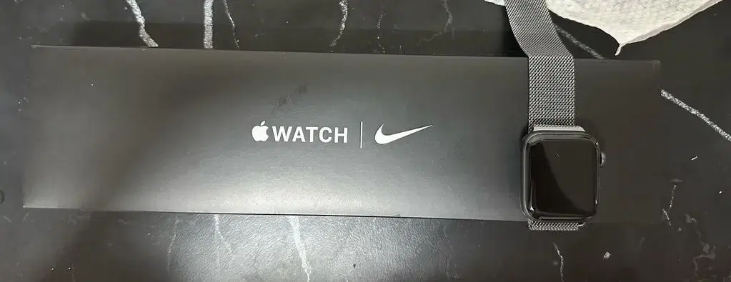 Apple Watch SE Nike Version Nearly New Battery 100 Quick sale 40mm