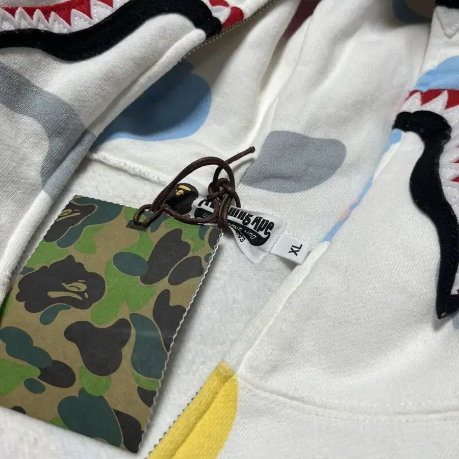 베이프 캔디카모 샤크 후드집업 판매합니다 bape