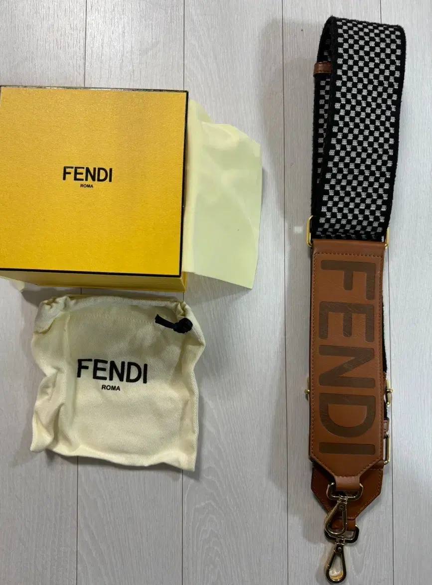 [Fendi] 펜디 비쉬 리본 스트랩 유 8AV156ADLBF1CG6