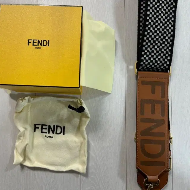 [Fendi] 펜디 비쉬 리본 스트랩 유 8AV156ADLBF1CG6