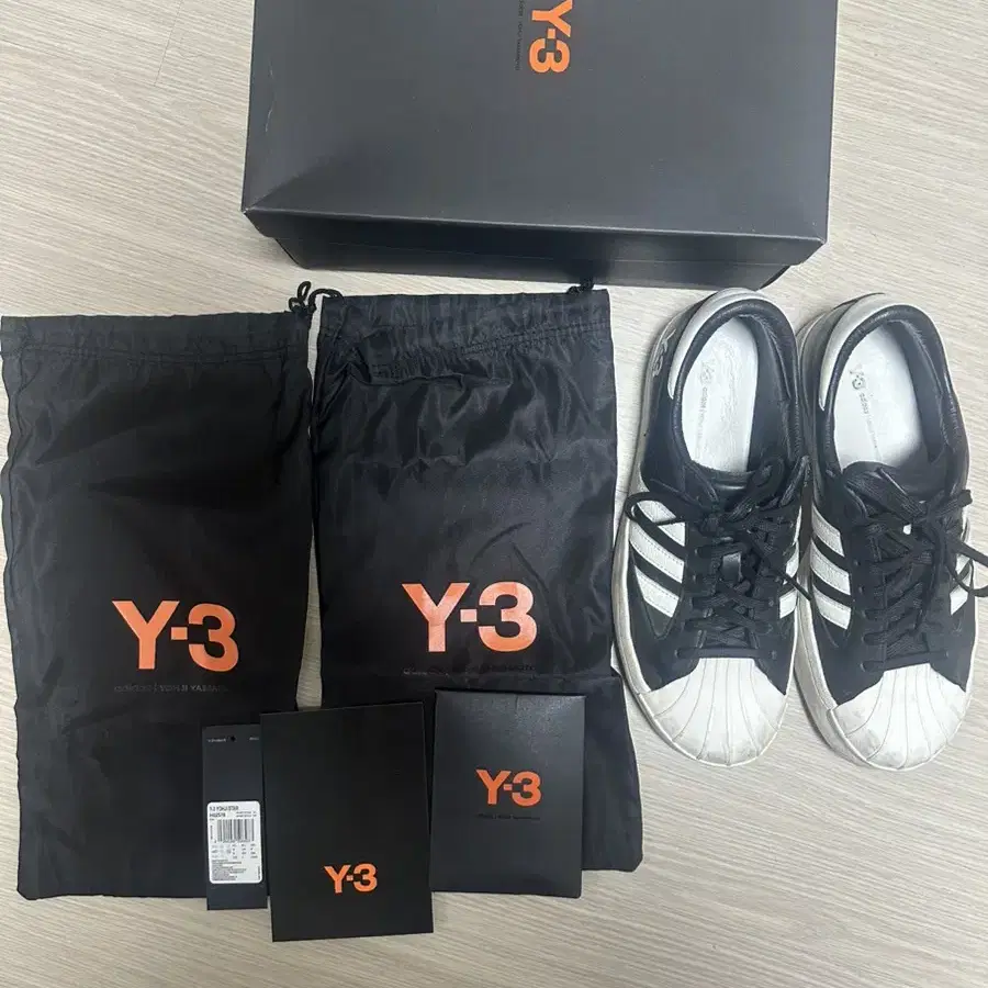 Y-3 요지스타