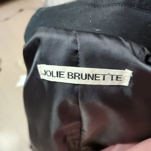 jolie Brunet'te 자켓