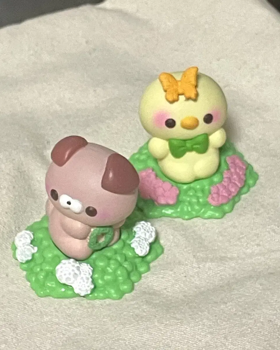 Figurine Puppy Chick Gacha on the Scooter Tatoo Tatoo Statue Flower Garden