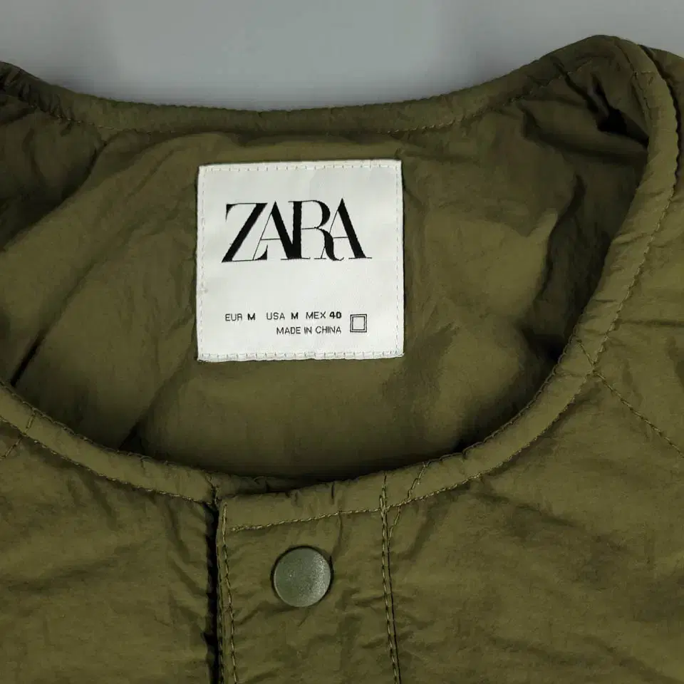 ZARA 자라 카키 올리브 그린 블랙 배색 라이닝 체스트포켓 물결퀼팅 나