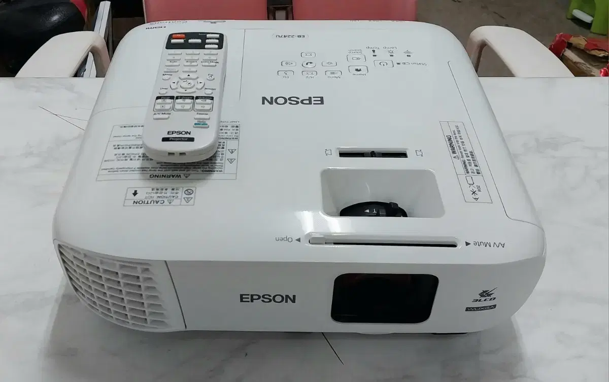 Sells Epson WUXGA 4200 Ansi Beam Projector EB-2247U