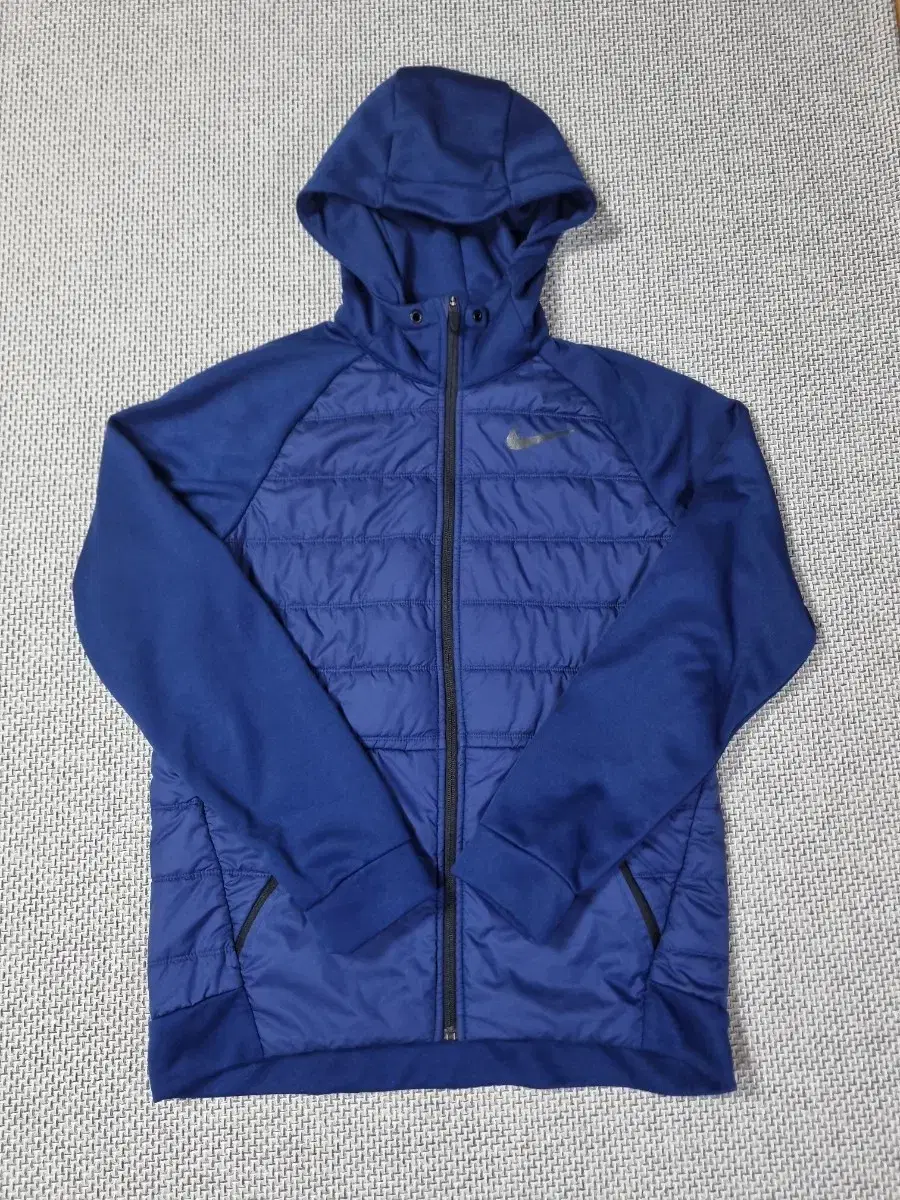 Nike Aeroloft Hooded Zip-Up L