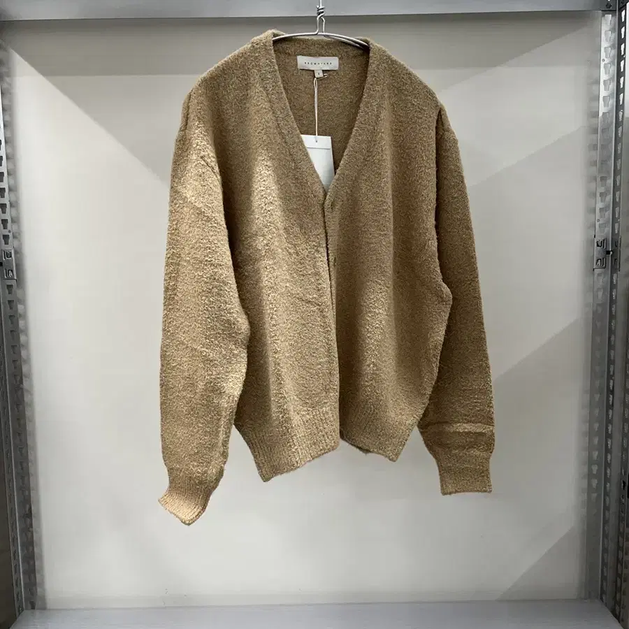 브라운야드 - Essential Cardigan (Beige)