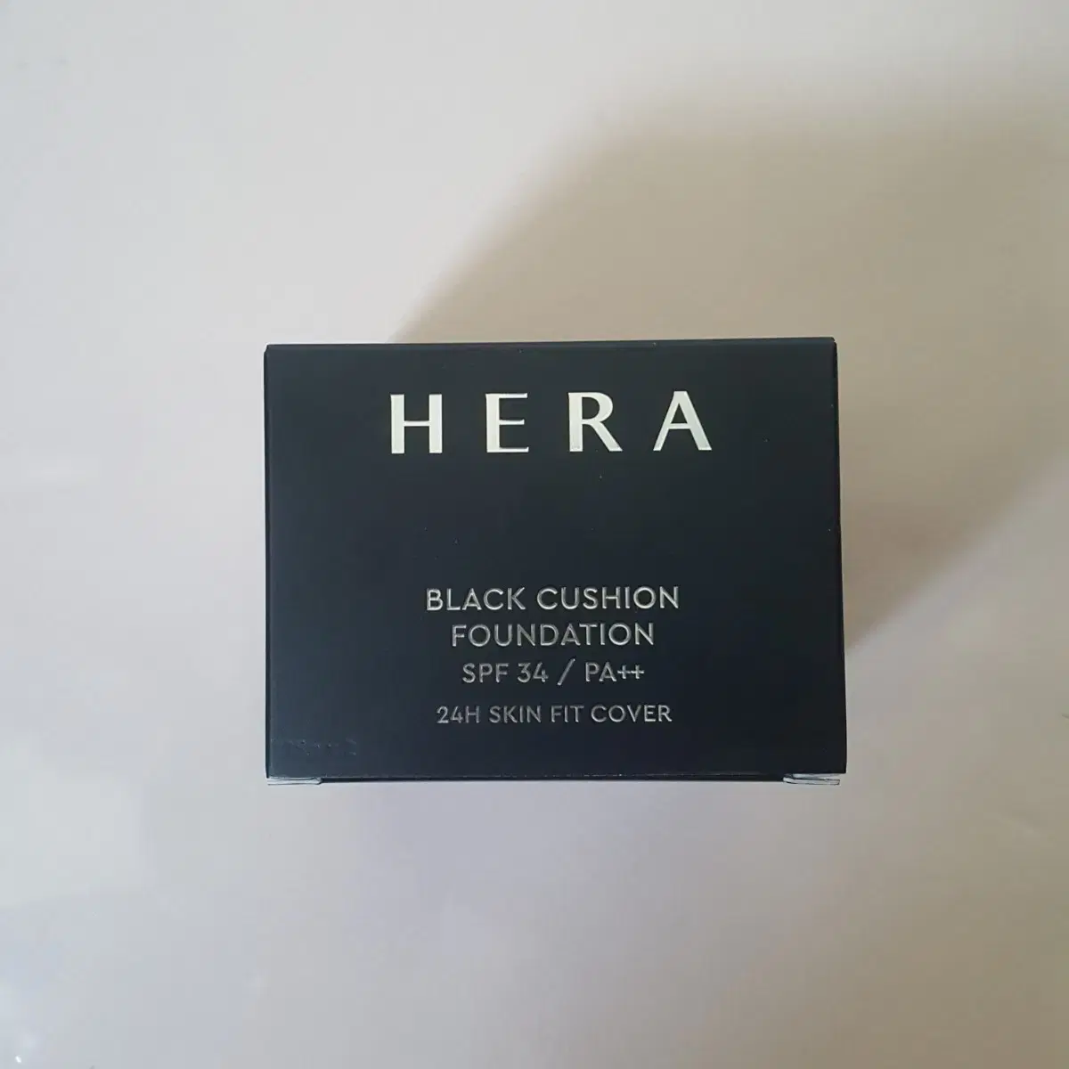 Renewal Hera Black Cushion Foundation in 17C1 Petal Ivory