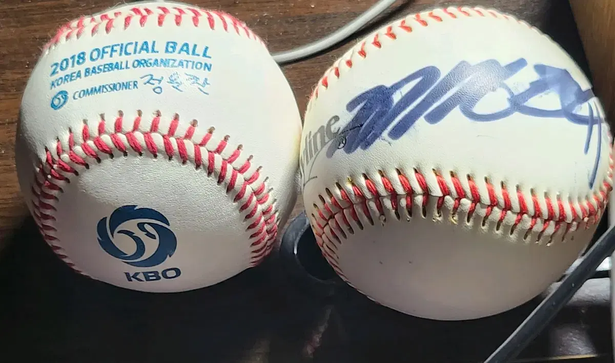 2018 KBO official ball, autographed ball signed by the player