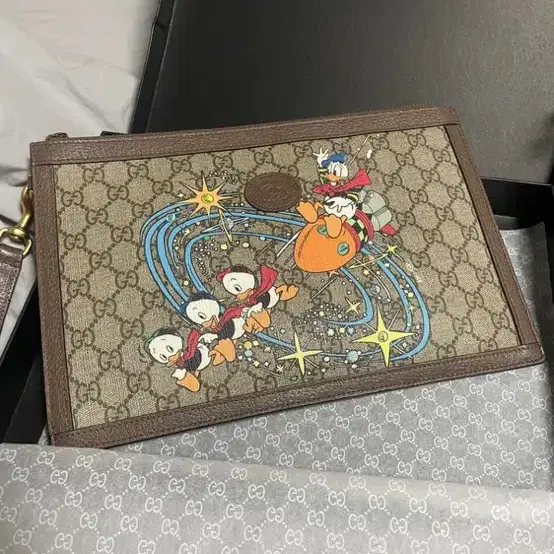 Disney x Gucci 클러치백