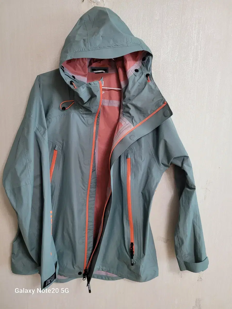 Men's New Era Waterproof Windbreaker (as new.105)