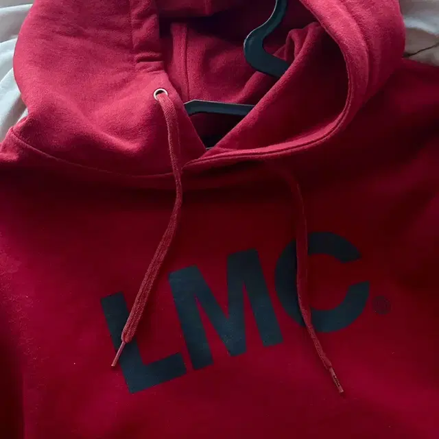 LMC 후드티