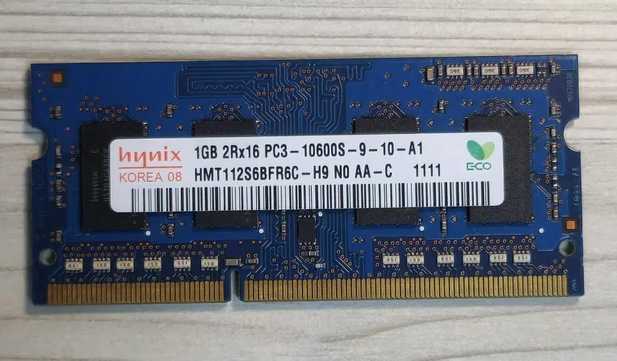 하이닉스 노트북용 DDR3 1GB PC3-10600 양면 팝니다.