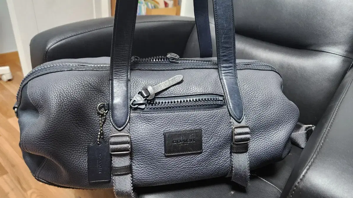 COACH. 보스톤백 genuine leather 미디엄사이즈