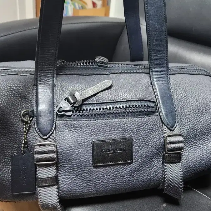 COACH. 보스톤백 genuine leather 미디엄사이즈