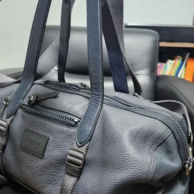 COACH. 보스톤백 genuine leather 미디엄사이즈