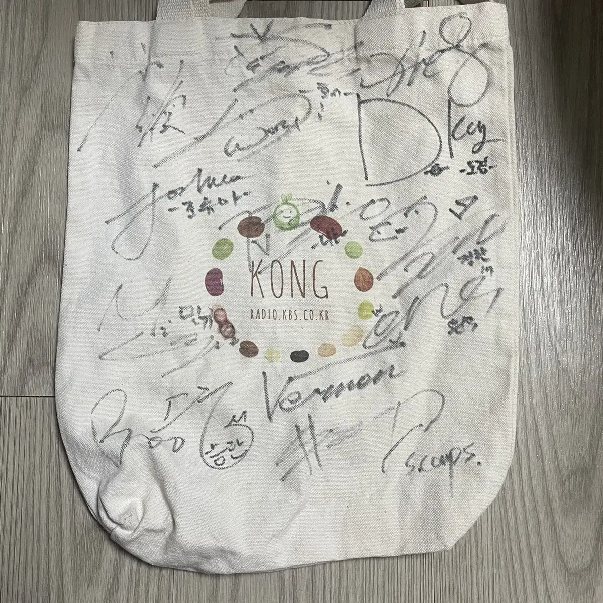 Seventeen sign ecobags