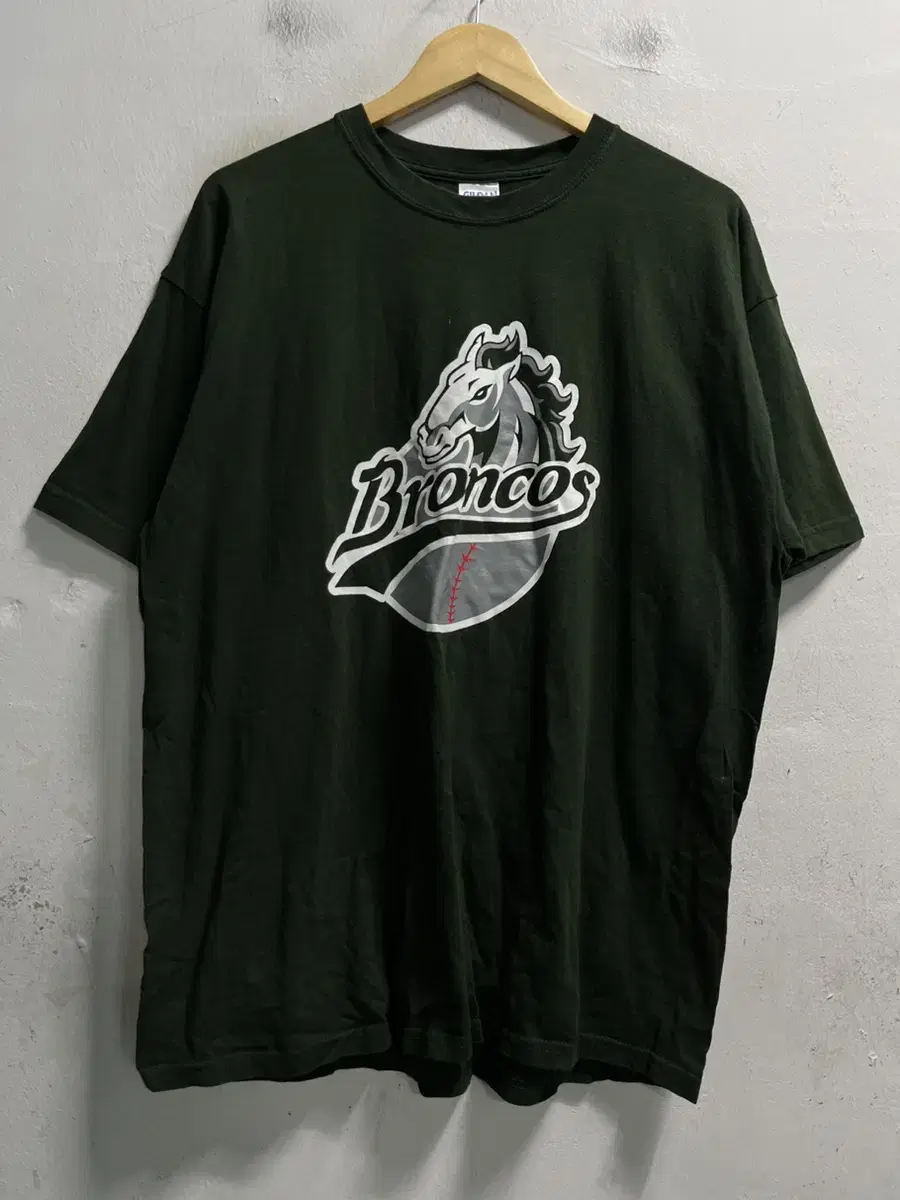 105 GILDAN Big Logo Printed Vahn Tee Genuine