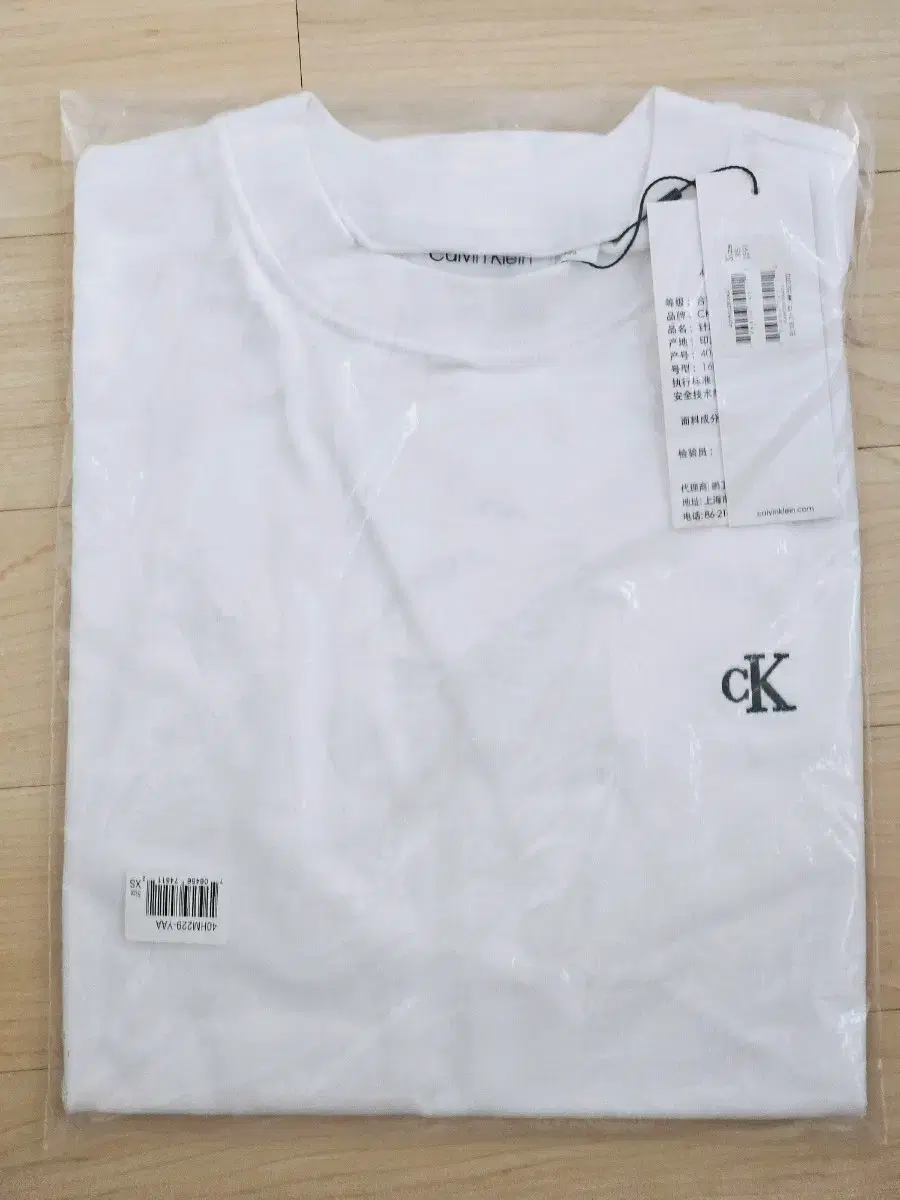 Calvin CK jungkook JK Short sleeve t-shirt size XS new