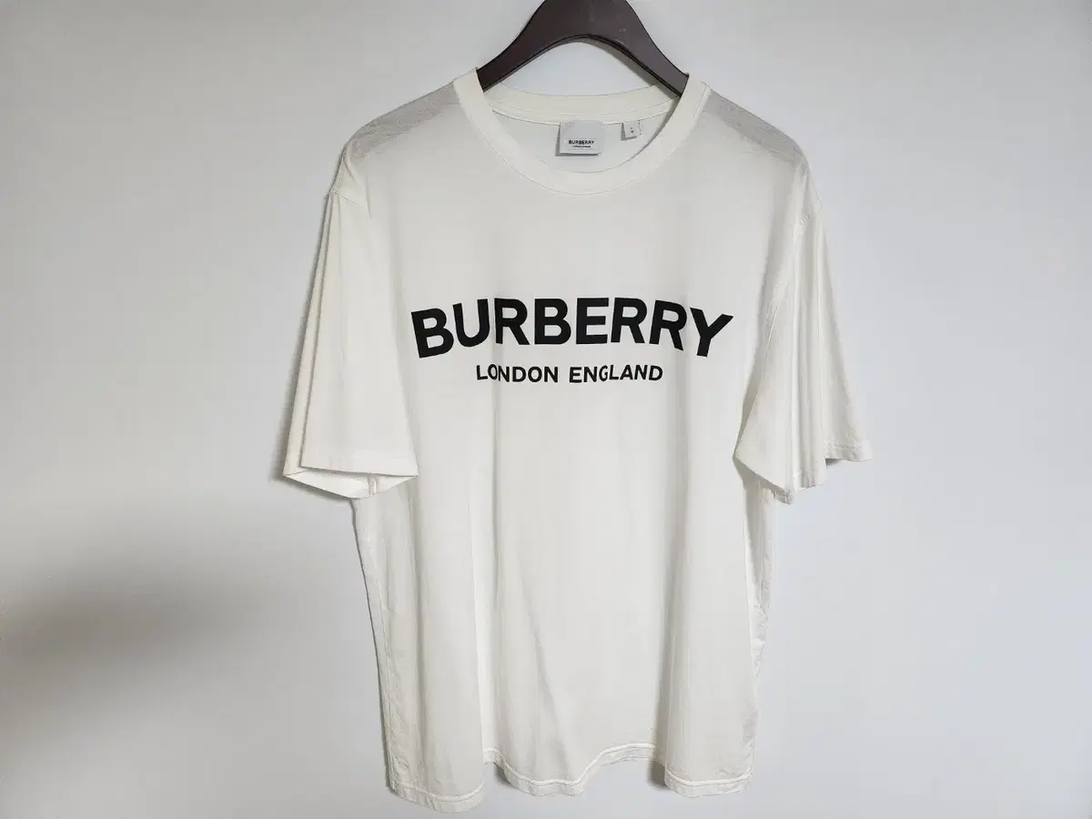 [L] Burberry White London England Short Sleeve T-shirt 8026017