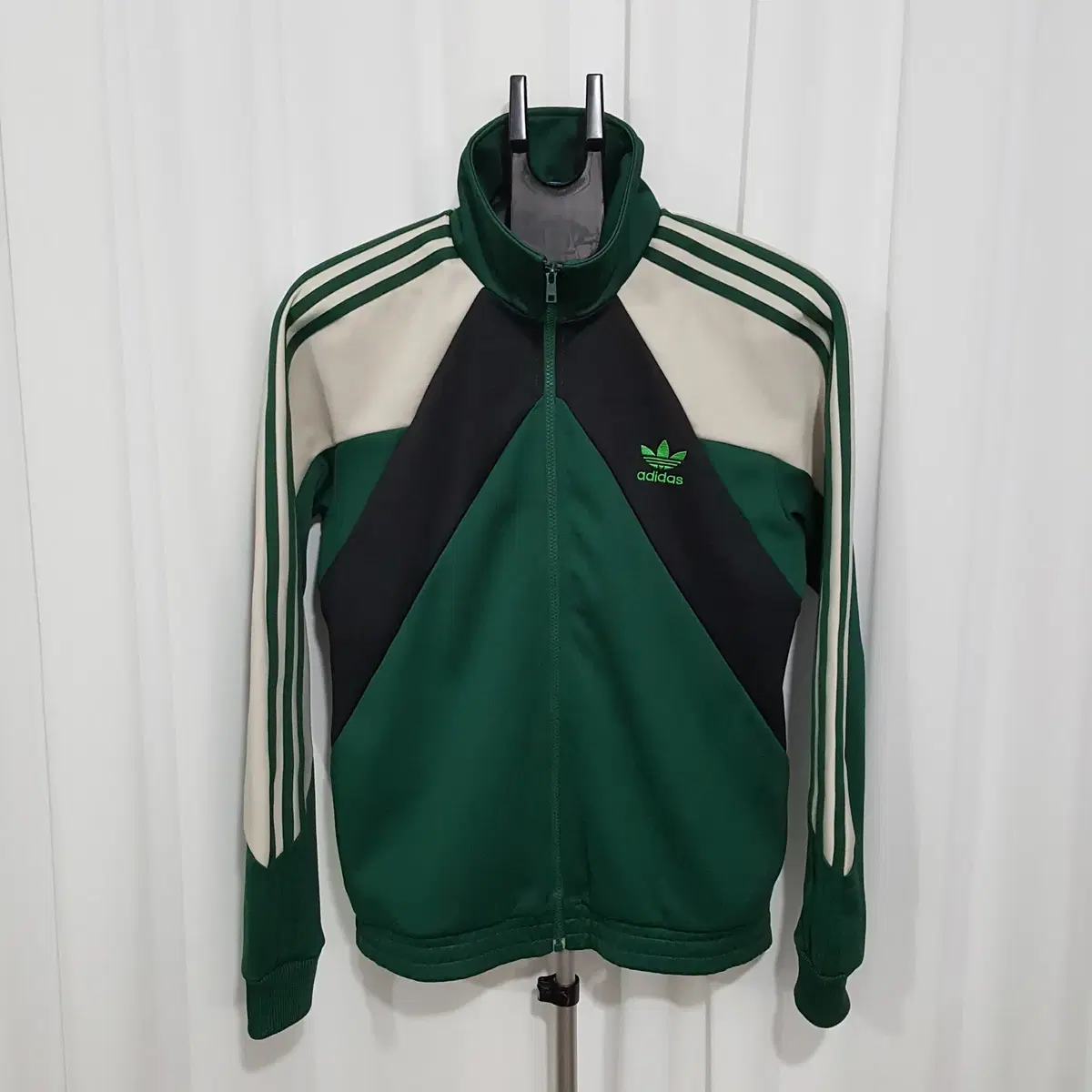 Top of the line adidas Heritage Tracktop Jersey 105 size oilcloth