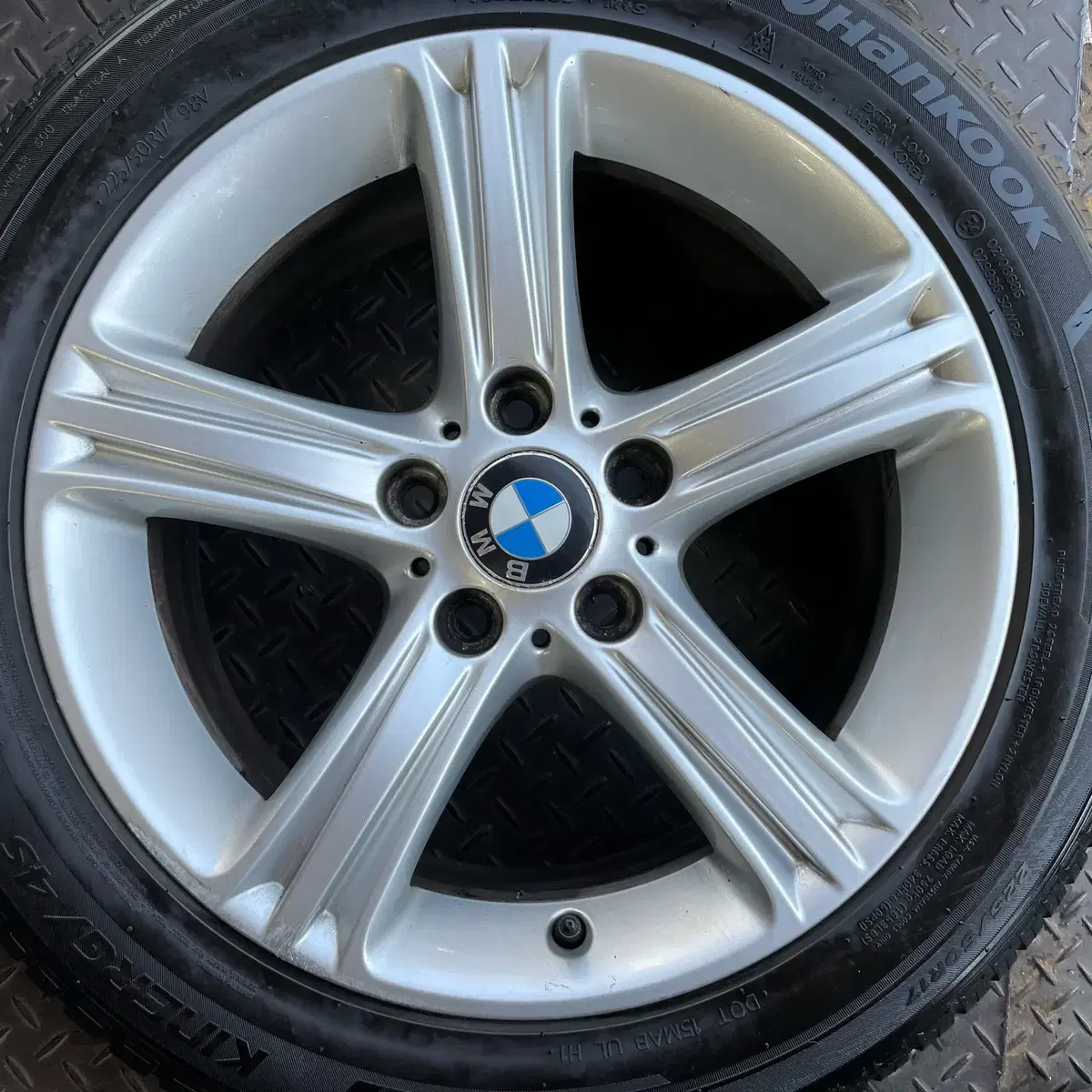 [PCD112] 17인치 BMW F30 네비팩 순정휠 타이어조합 1대분