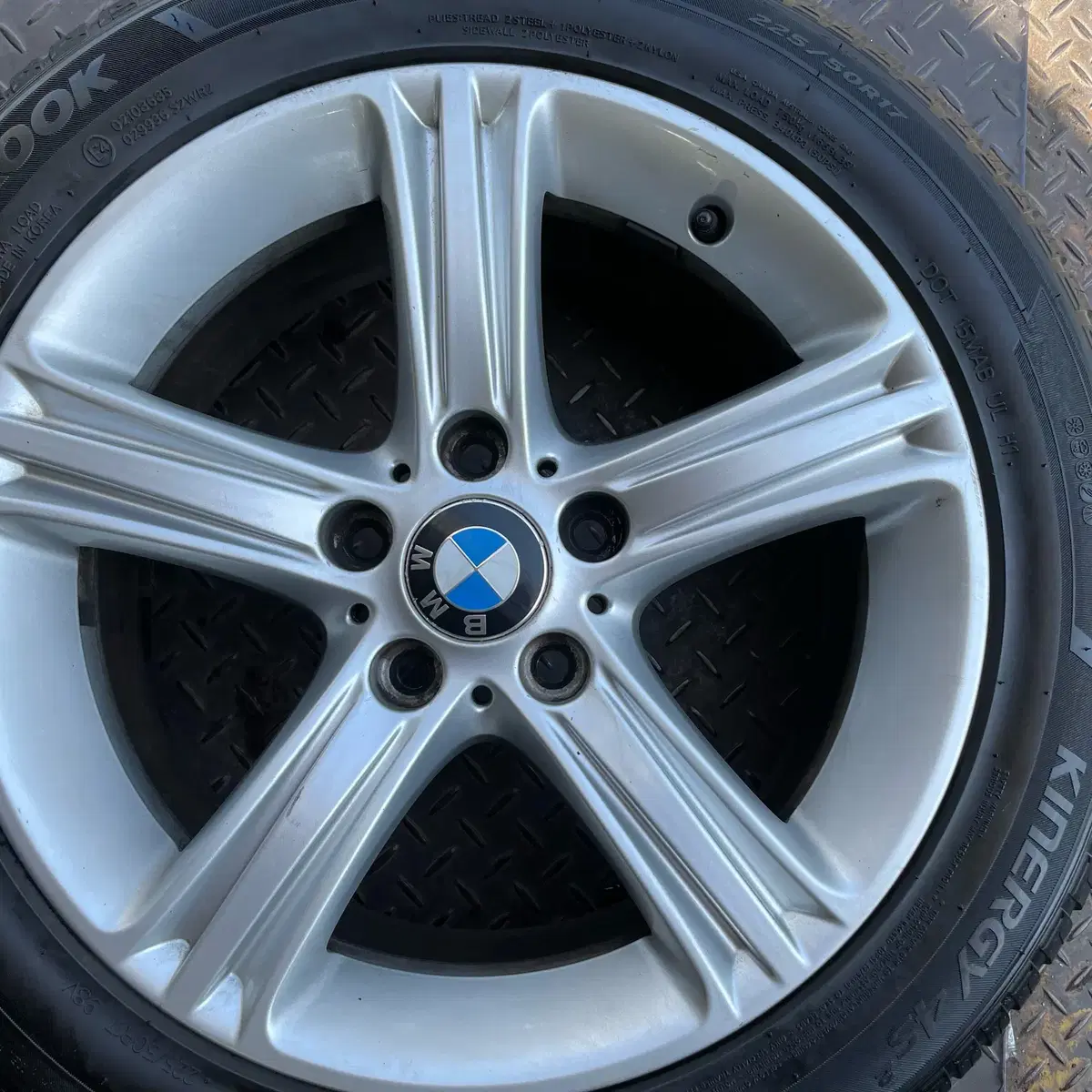 [PCD112] 17인치 BMW F30 네비팩 순정휠 타이어조합 1대분