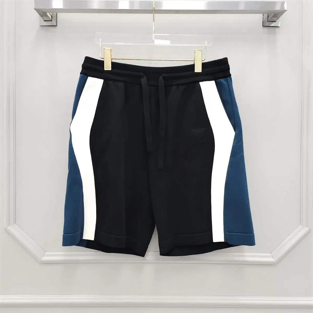 L / Louis Vuitton LV Logo Leather Knit Shorts