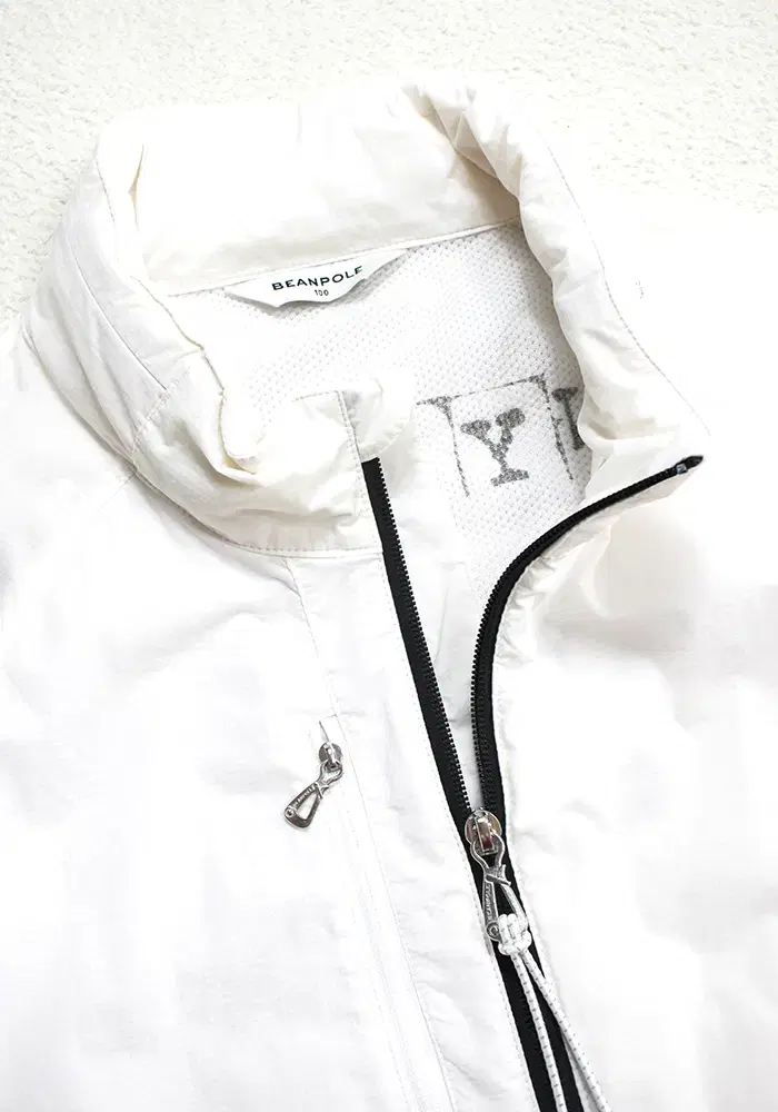 Vinpol White Windbreaker