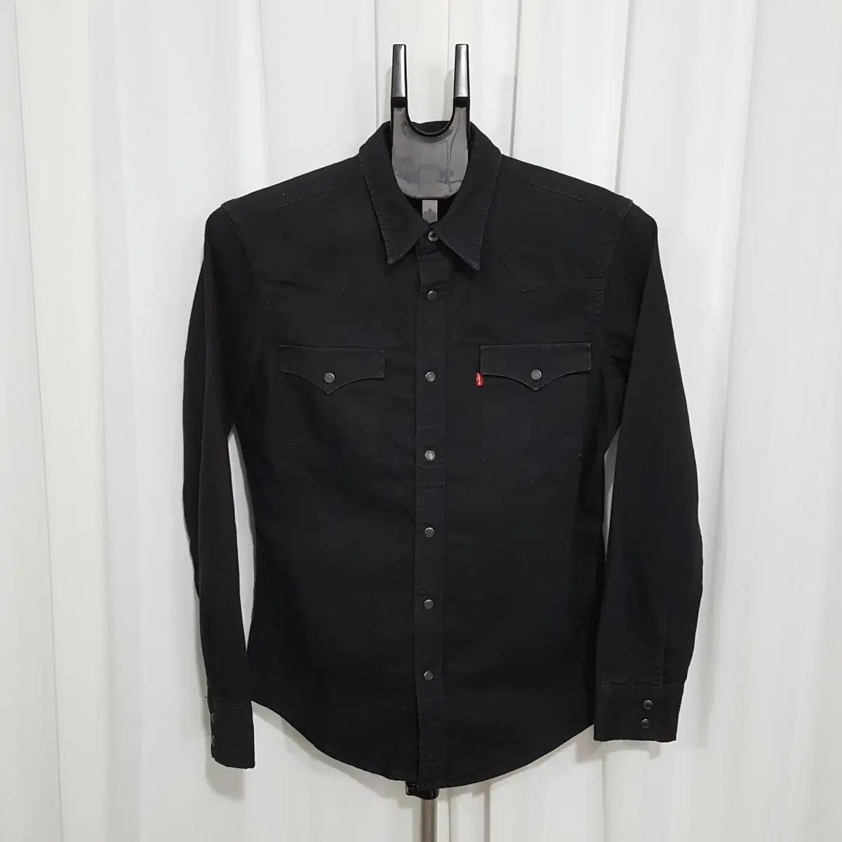 Levi's Black and Blue Shirt 95Recommended oil cabinet