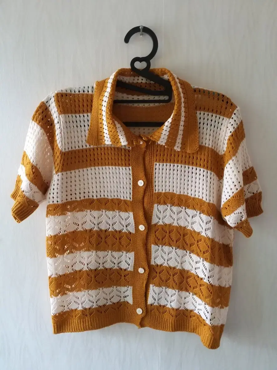 Punching knit blouse