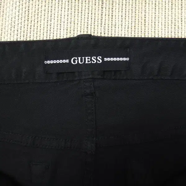 (33-34인치) 게스 GUESS 블랙 크롭 슬림 스트레이트