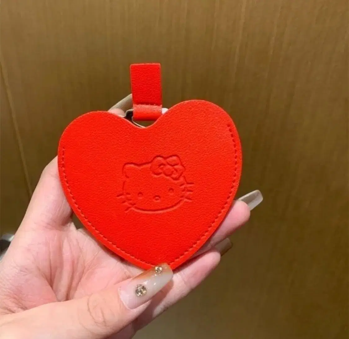 [New] Sanrio Kitty Portable Heart Mirror