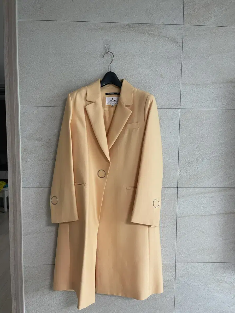 Dyed silk and wool coat new in yel