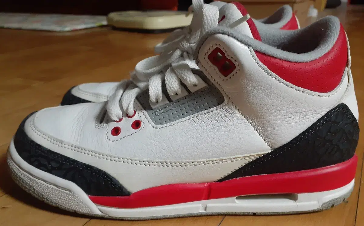 Nike Air Jordan 3 Fire Red 2013 GS 235