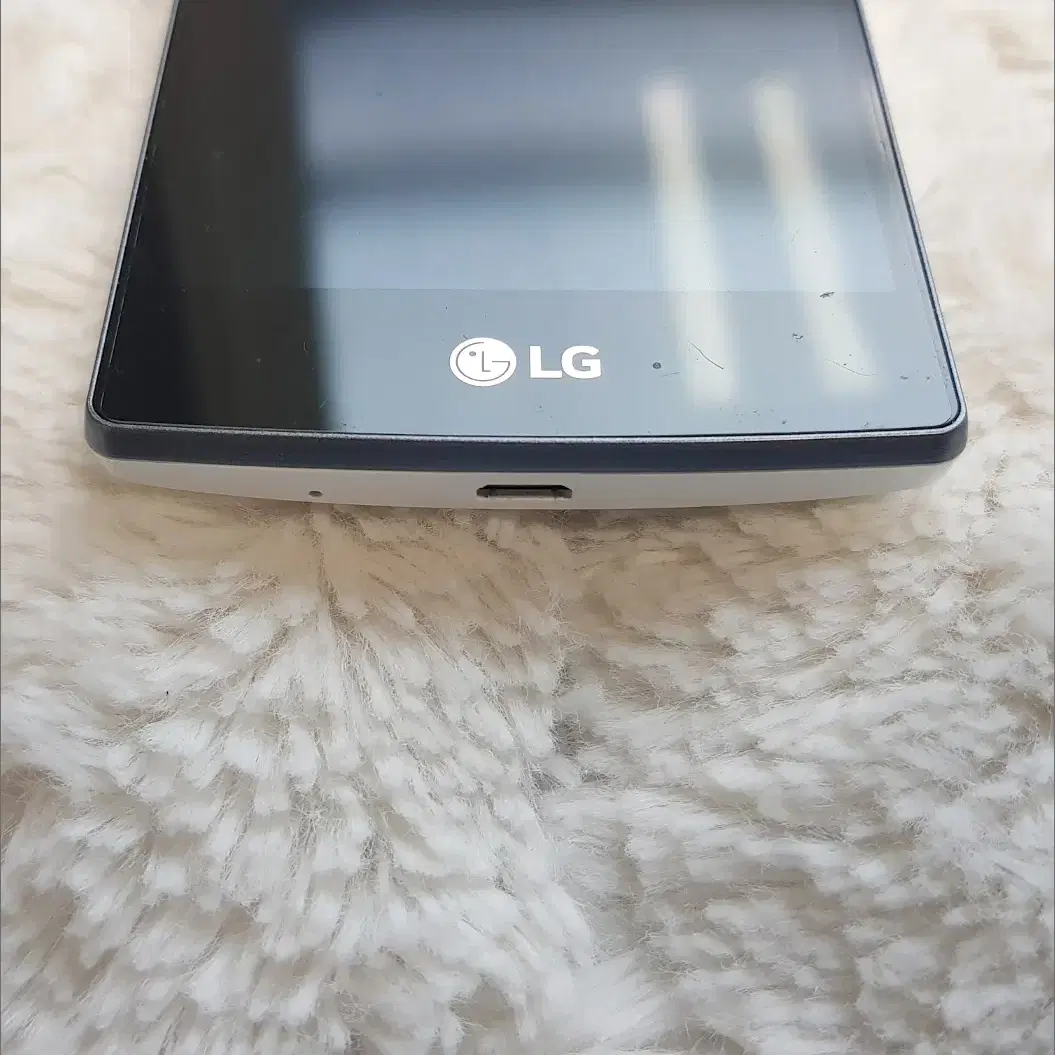 LG-F540S 볼트폰(블랙화이트 색상) 풀박_스마트폰