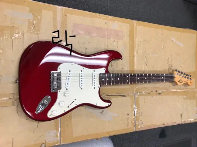 Fender 펜더 2010 스트라토캐스터 캔디레드 일렉기타