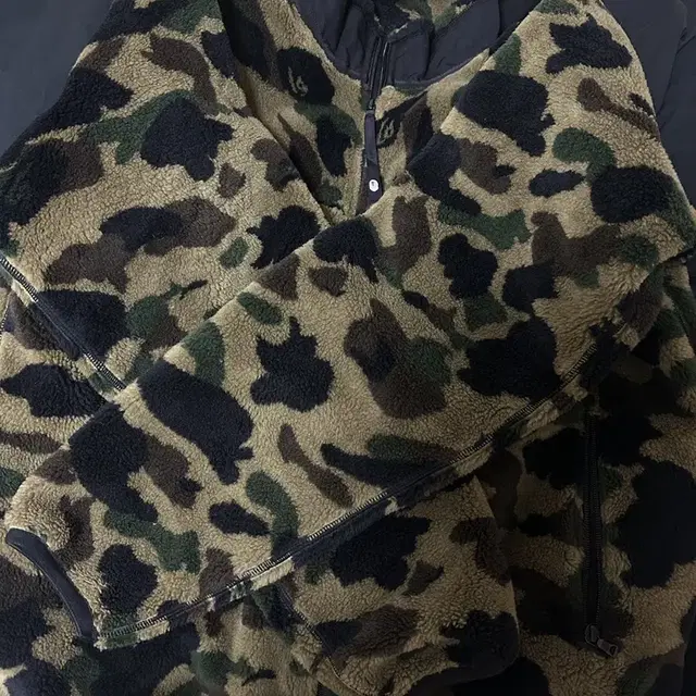 베이프 1st camo boa jacket army green L사이즈