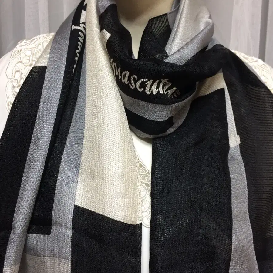 AQUASCUTUM 실크 스카프