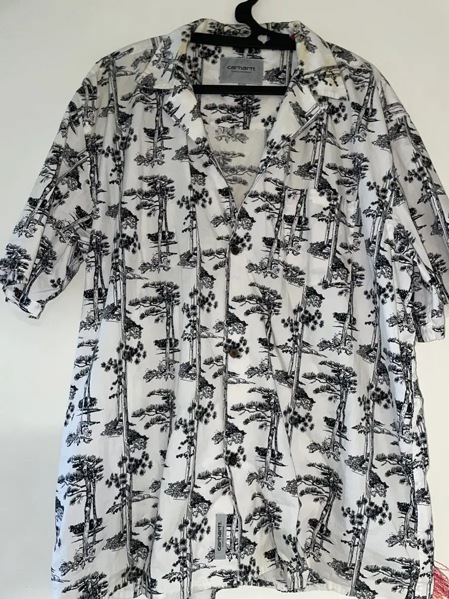 Calhart Hawaiian shirt and 4 others in bulk.