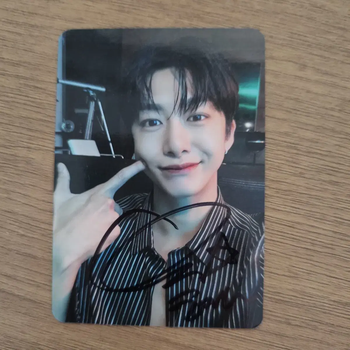 Monsta X hyungwon sign photocard