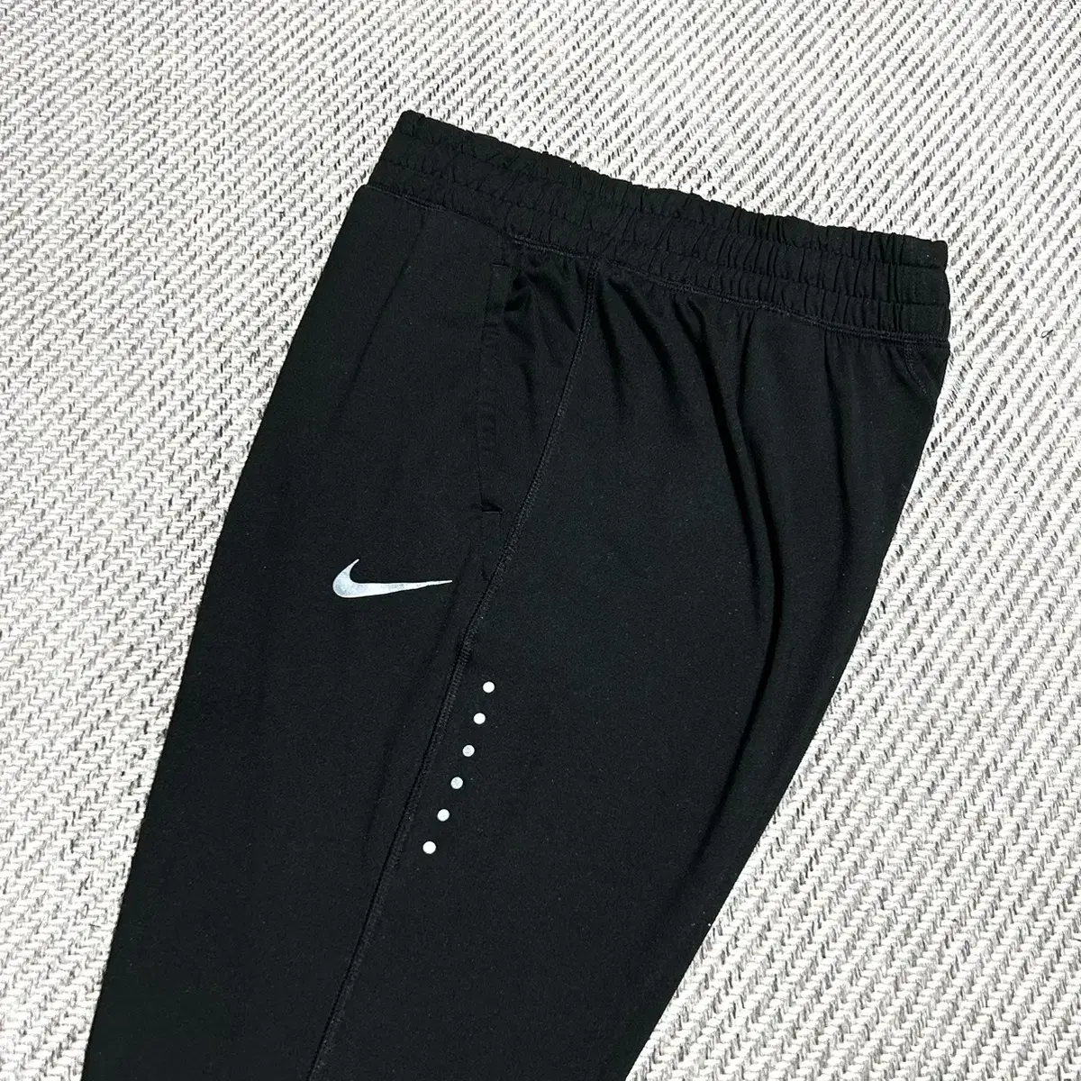 [ M ] Nike 나이키 엘리먼트 스우시 트레이닝 팬츠