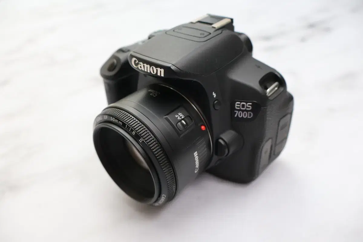 캐논 dslr 카메라 EOS 700D 와 50mm f1.8 단렌즈 세트