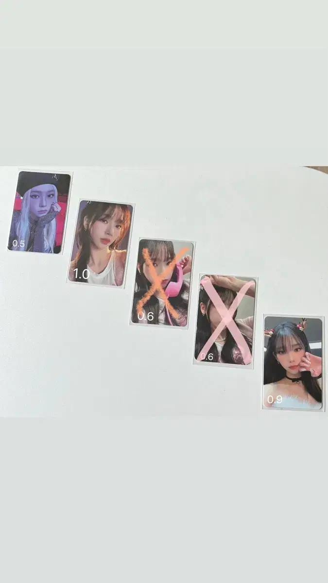 Aespa Karina sells photocards (dumbfounded)