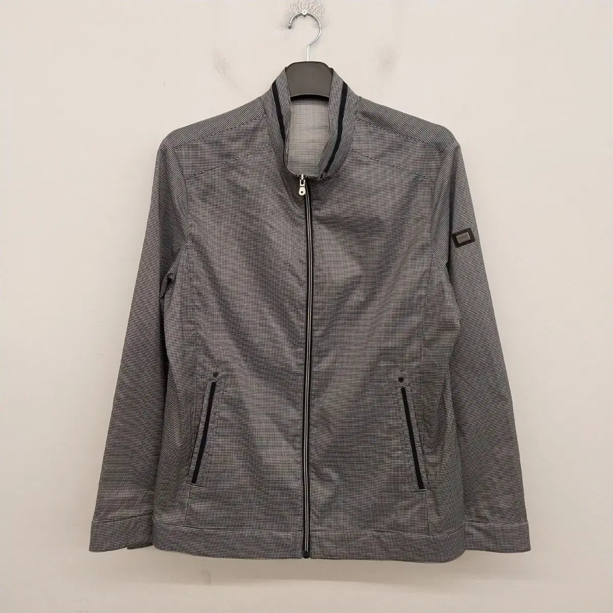 Sells [105/XL] Crocodile Windbreaker Jacket.