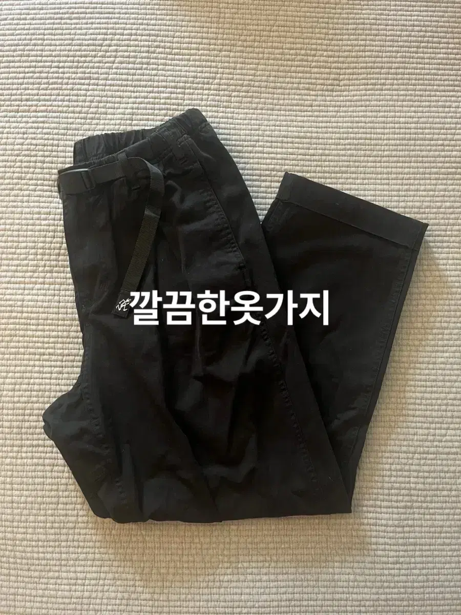 그라미치 턱 테이퍼드 팬츠 블랙 M사이즈