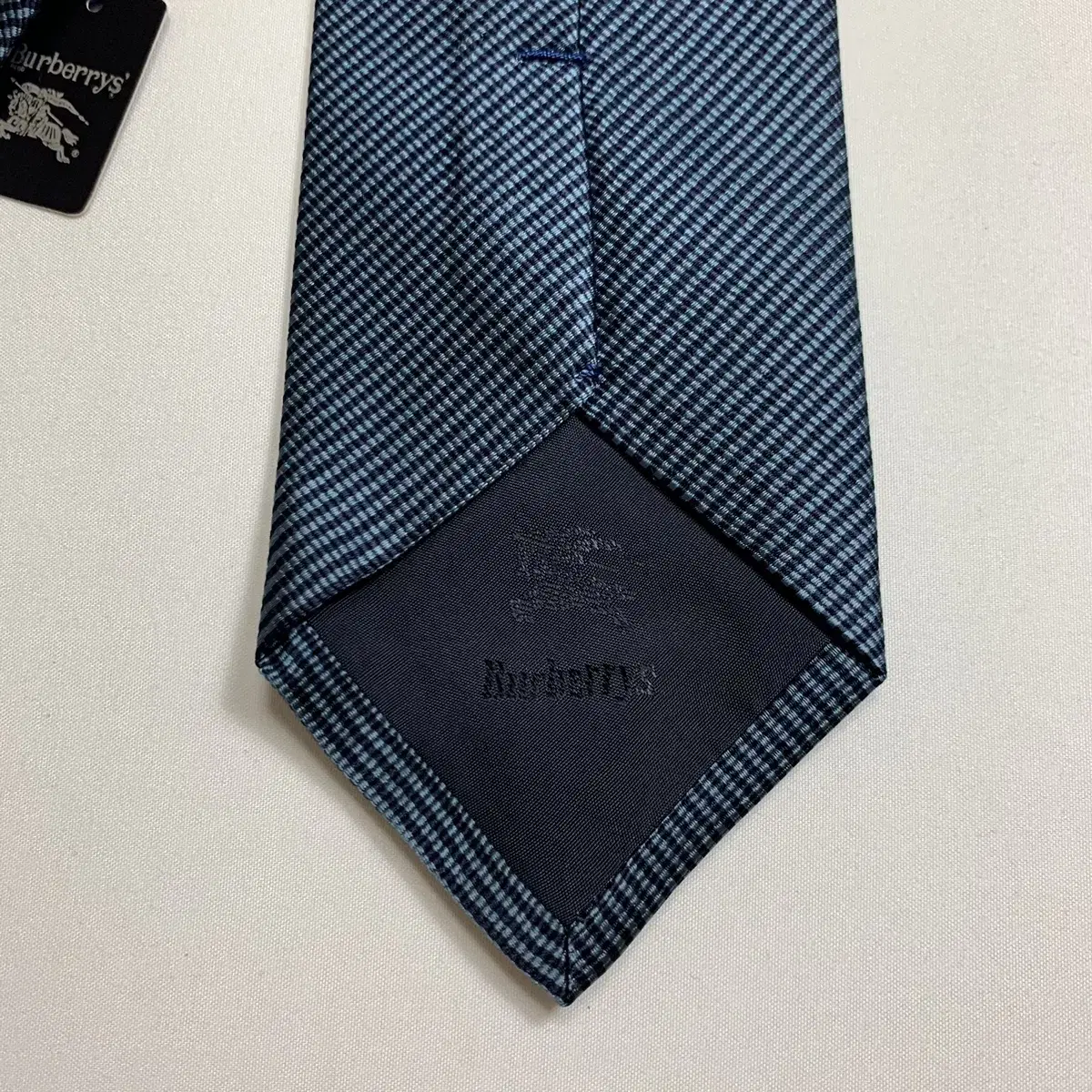 (새상품) 버버리(BURBERRY) 명품넥타이 택달린 미사용품 7.7cm