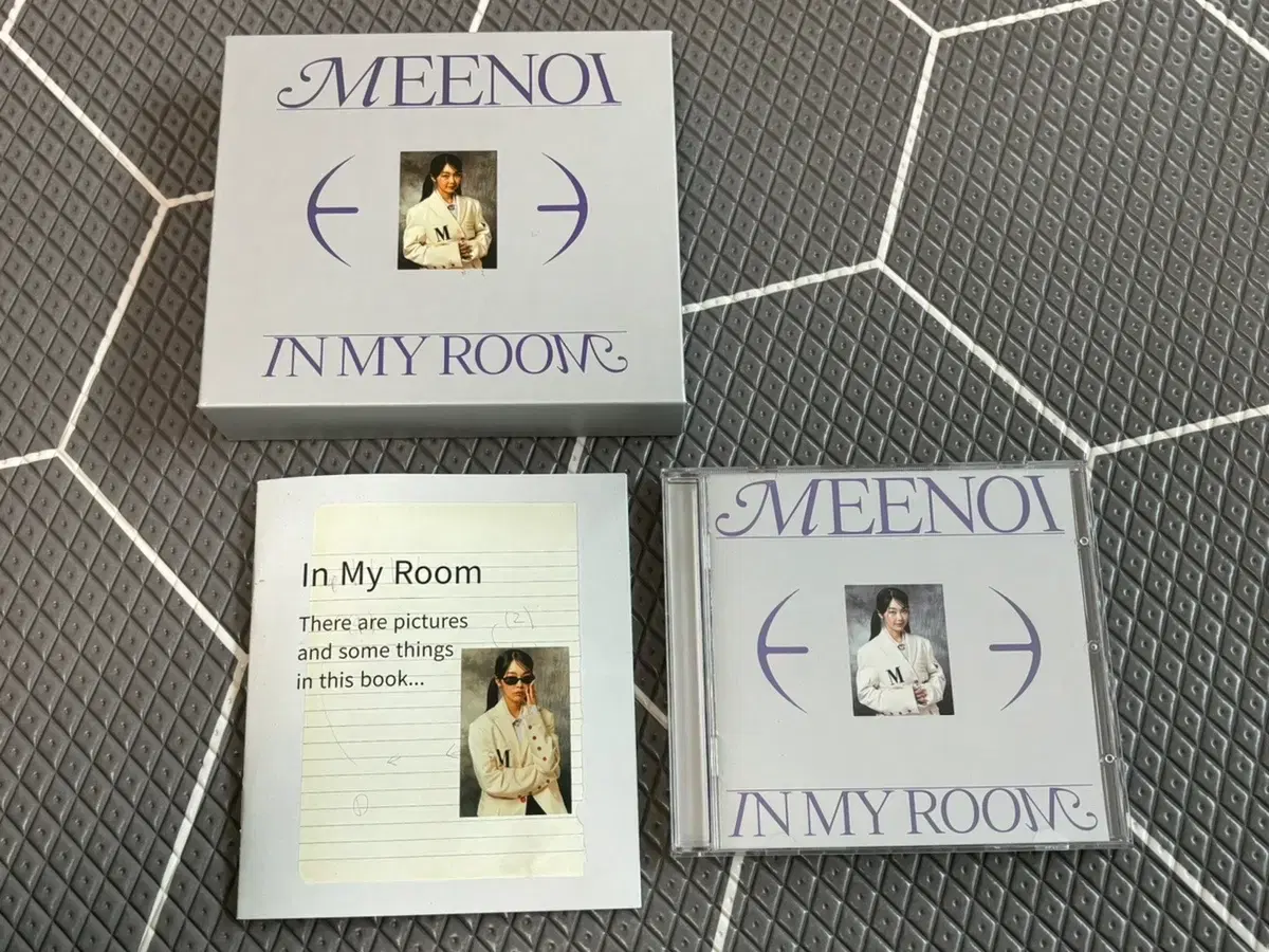 Minoi's 1st album In My Room