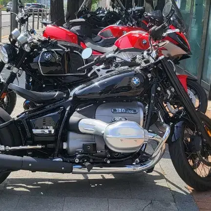 BMW R18 커스텀 팝니다.